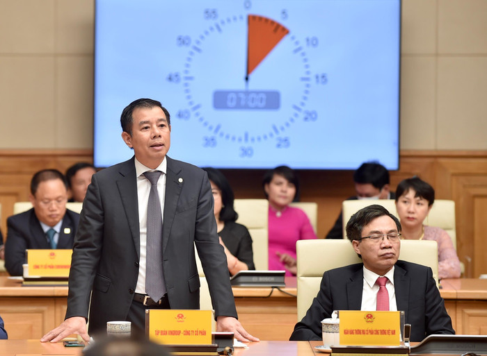 Ông Nguyễn Việt Quang, Tổng Giám đốc Vingroup: Thời gian vừa qua, cộng đồng doanh nghiệp dù chịu nhiều ảnh hưởng bởi dịch bệnh nhưng đều đồng lòng ủng hộ các chủ trương, chính sách, giải pháp phòng chống dịch và có nhiều đóng góp cho công cuộc phòng chống dịch. Ảnh: VGP/Nhật Bắc Ông Nguyễn Việt Quang, Tổng Giám đốc Vingroup: Thời gian vừa qua, cộng đồng doanh nghiệp dù chịu nhiều ảnh hưởng bởi dịch bệnh nhưng đều đồng lòng ủng hộ các chủ trương, chính sách, giải pháp phòng chống dịch và có nhiều đóng góp cho công cuộc phòng chống dịch. Ảnh: VGP/Nhật Bắc
