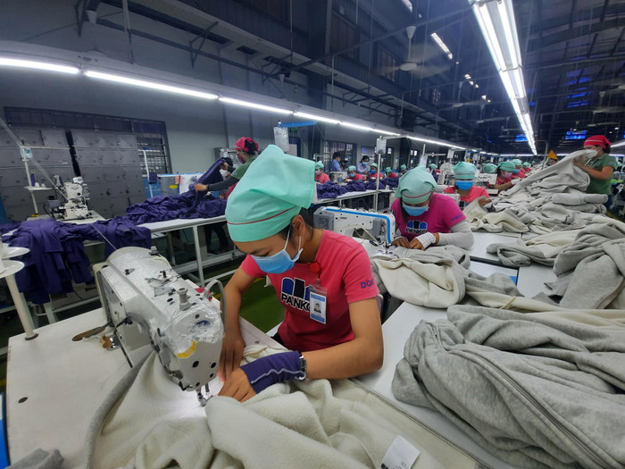 Công ty TNHH MTV Panko Tam Thăng, tỉnh Quảng Nam đã được giảm mức đóng từ 1% xuống 0% vào Quỹ Bảo hiểm thất nghiệp với số tiền giảm đóng là 3,6 tỷ đồng ngay trong ngày đầu tiên thực hiện Nghị quyết số 116 của Chính phủ. Công ty này hiện có 6.631 người lao động. (Nguồn ảnh: Thanh Dũng - Bảo hiểm xã hội tỉnh Quảng Nam) Công ty TNHH MTV Panko Tam Thăng, tỉnh Quảng Nam đã được giảm mức đóng từ 1% xuống 0% vào Quỹ Bảo hiểm thất nghiệp với số tiền giảm đóng là 3,6 tỷ đồng ngay trong ngày đầu tiên thực hiện Nghị quyết số 116 của Chính phủ. Công ty này hiện có 6.631 người lao động. (Nguồn ảnh: Thanh Dũng - Bảo hiểm xã hội tỉnh Quảng Nam)