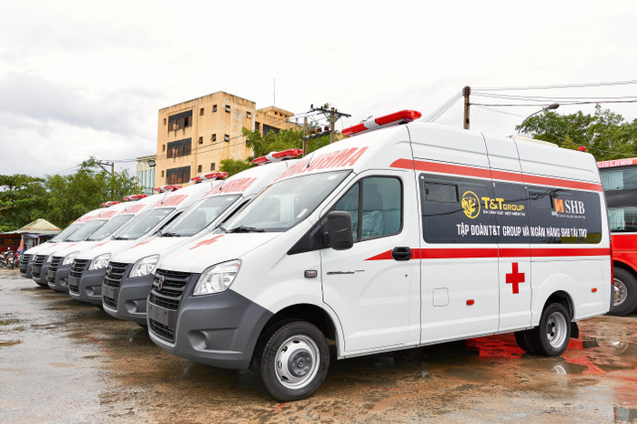Xe cứu thương do T&amp;T Group và Ngân hàng SHB tài trợ được nhập khẩu từ Nga, thuong hiệu GAZ với đầy đủ các tính năng ưu việt để phục vụ cho đội ngũ y tế sử dụng trong công tác vận chuyển, cấp cứu bệnh nhân.