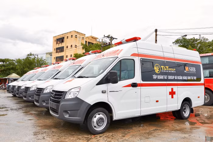 Xe cứu thương do T&amp;T Group và Ngân hàng SHB tài trợ được nhập khẩu từ Nga, thuong hiệu GAZ với đầy đủ các tính năng ưu việt để phục vụ cho đội ngũ y tế sử dụng trong công tác vận chuyển, cấp cứu bệnh nhân.
