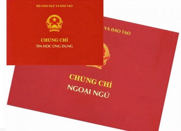 Chúng chỉ tin học, ngoại ngữ. Ảnh minh họa: TTXVN Chúng chỉ tin học, ngoại ngữ. Ảnh minh họa: TTXVN