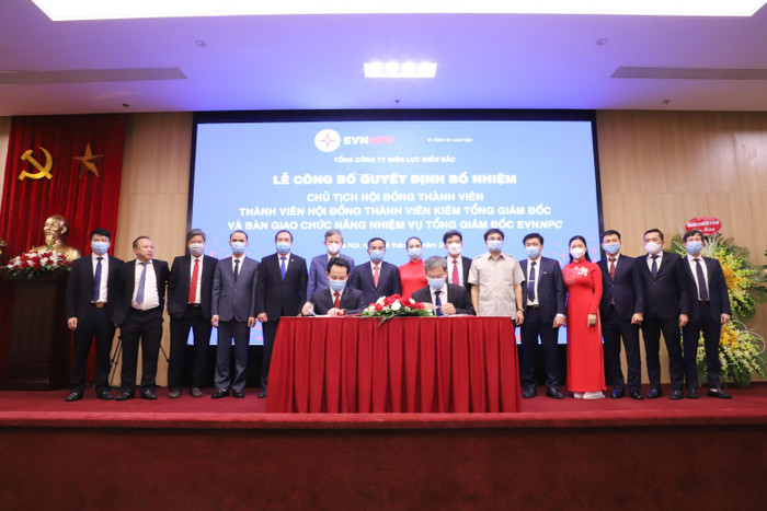 Ngày 6/10, Tổng công ty Điện lực miền Bắc đã tổ chức lễ công bố Quyết định bổ nhiệm Chủ tịch Hội đồng thành viên và Thành viên Hội đồng thành viên kiêm Tổng Giám đốc. Ngày 6/10, Tổng công ty Điện lực miền Bắc đã tổ chức lễ công bố Quyết định bổ nhiệm Chủ tịch Hội đồng thành viên và Thành viên Hội đồng thành viên kiêm Tổng Giám đốc.