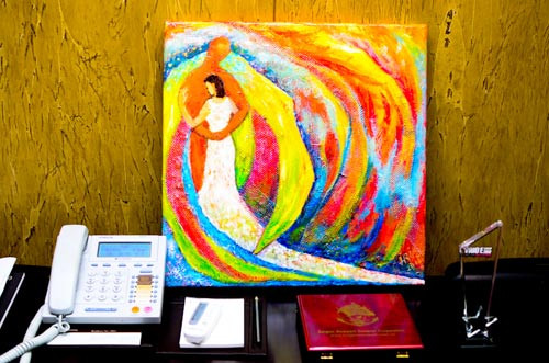 Bức tranh sơn mài tượng trưng cho hình ảnh cô và chồng. Bức tranh sơn mài tượng trưng cho hình ảnh cô và chồng.