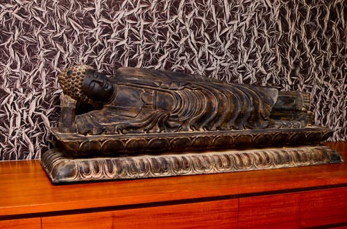 Những bức tượng này đều được chồng Thu Minh mang từ Cambodia về. Anh vốn là người thích sưu tầm những bức tượng Phật. Những bức tượng này đều được chồng Thu Minh mang từ Cambodia về. Anh vốn là người thích sưu tầm những bức tượng Phật.