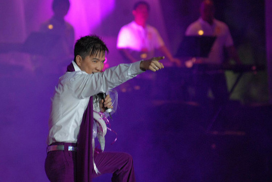 Theo nhiều nguồn tin, giá của Mr Đàm hát đám cưới tại các tỉnh khoảng 15 ngàn USD, Theo nhiều nguồn tin, giá của Mr Đàm hát đám cưới tại các tỉnh khoảng 15 ngàn USD,