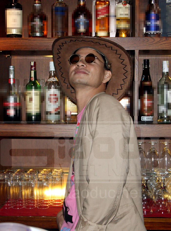 "Cao bồi thôn" Xuân Bắc. "Cao bồi thôn" Xuân Bắc.