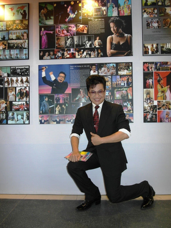 Kiểu chào mới của Thanh Bạch. Kiểu chào mới của Thanh Bạch.