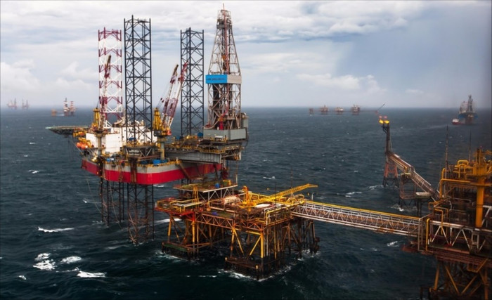 Giàn khai thác tại mỏ Bạch Hổ. Giàn khai thác tại mỏ Bạch Hổ.