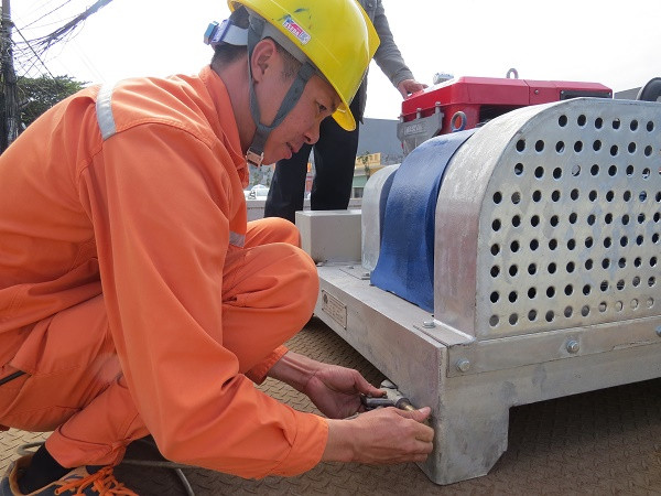 EVNNPC chú trọng công tác kinh doanh và dịch vụ khách hàng trong mùa khô 2018 ảnh 2 EVNNPC chú trọng công tác kinh doanh và dịch vụ khách hàng trong mùa khô 2018 ảnh 2