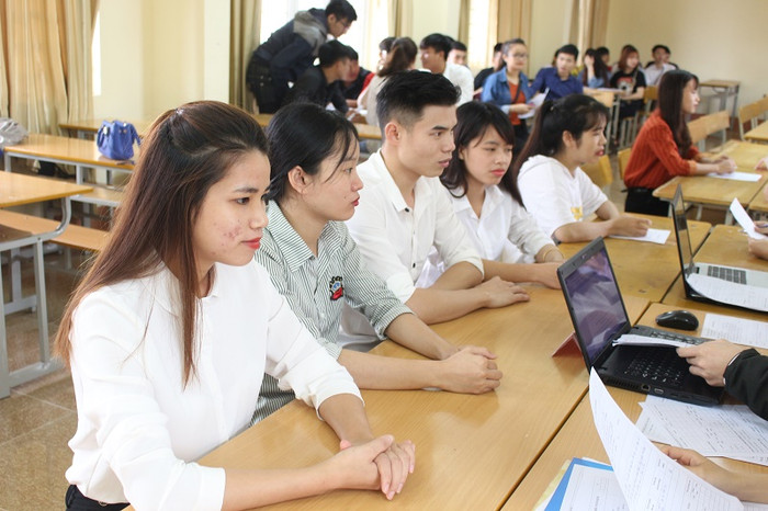 Sinh viên tự tin trả lời phỏng vấn của nhà tuyển dụng Sinh viên tự tin trả lời phỏng vấn của nhà tuyển dụng