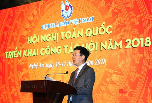 Đồng chí Võ Văn Thưởng, Ủy viên Bộ Chính trị, Bí thư Trung ương Đảng, Trưởng Ban Tuyên giáo Trung ương phát biểu chỉ đạo Hội nghị. Đồng chí Võ Văn Thưởng, Ủy viên Bộ Chính trị, Bí thư Trung ương Đảng, Trưởng Ban Tuyên giáo Trung ương phát biểu chỉ đạo Hội nghị.