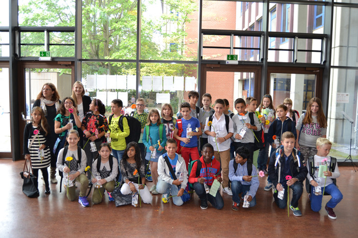 Lớp 5b, trường Gymnasium công lập với 2 cô giáo chủ nhiệm Lớp 5b, trường Gymnasium công lập với 2 cô giáo chủ nhiệm