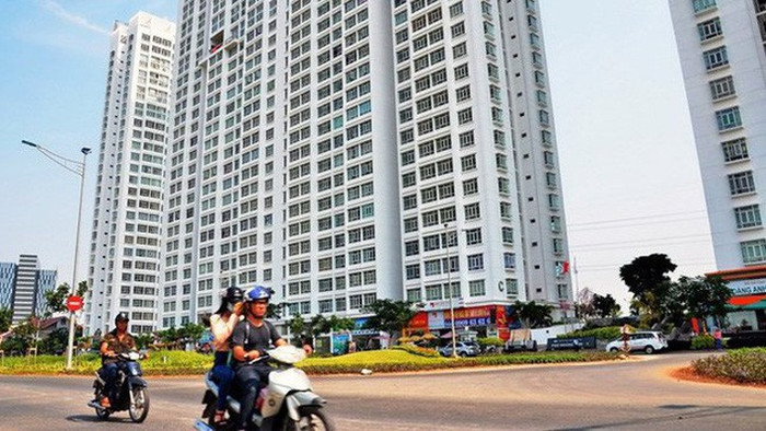 Bộ Tài chính nghiêng về phương án đánh thuế 0,4% với nhà có giá trị từ 700 triệu đồng trở lên. Ảnh: VnEconomy Bộ Tài chính nghiêng về phương án đánh thuế 0,4% với nhà có giá trị từ 700 triệu đồng trở lên. Ảnh: VnEconomy