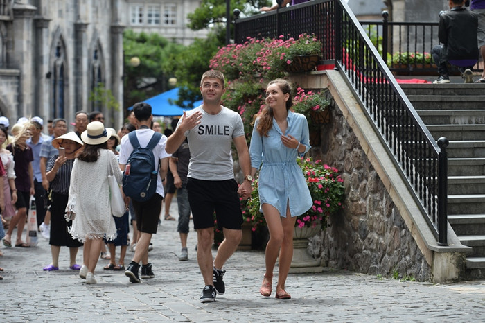 Du khách quốc tế hào hứng trải nghiệm tại Sun World Bà Nà Hills (Đà Nẵng) Du khách quốc tế hào hứng trải nghiệm tại Sun World Bà Nà Hills (Đà Nẵng)