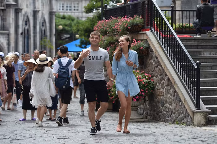 Du khách quốc tế hào hứng trải nghiệm tại Sun World Bà Nà Hills (Đà Nẵng) Du khách quốc tế hào hứng trải nghiệm tại Sun World Bà Nà Hills (Đà Nẵng)