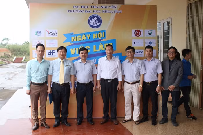 Ngày hội tư vấn việc làm diễn ra tại Trường Đại học Khoa học (Đại học Thái Nguyên)