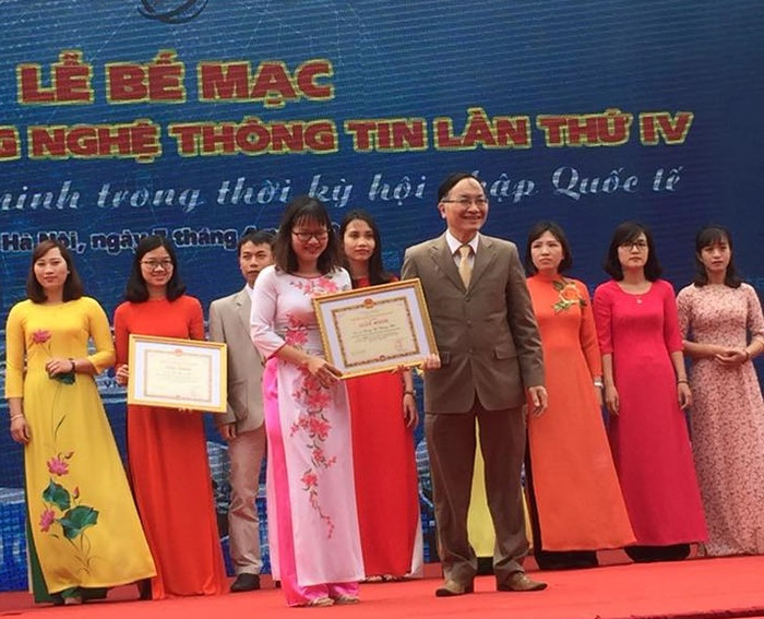 Thảo chia sẻ: “Mặc dù rất cố gắng và hy vọng nhưng quả thật lúc nhận giải em cũng chưa dám tin là thật, niềm vui vỡ òa và được nhân lên gấp bội”. Thảo chia sẻ: “Mặc dù rất cố gắng và hy vọng nhưng quả thật lúc nhận giải em cũng chưa dám tin là thật, niềm vui vỡ òa và được nhân lên gấp bội”.