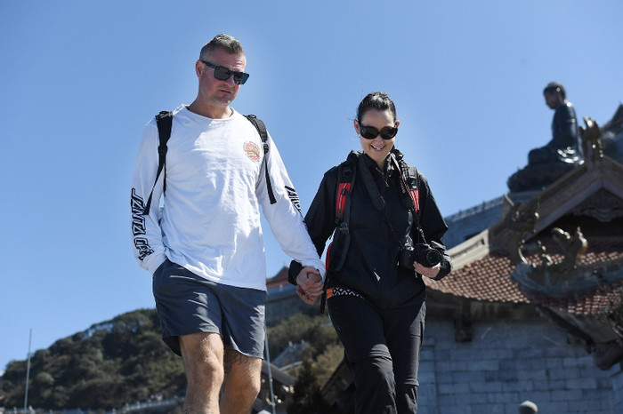 Du khách quốc tế tại quần thể văn hóa tâm linh Fansipan (Sa Pa). Du khách quốc tế tại quần thể văn hóa tâm linh Fansipan (Sa Pa).