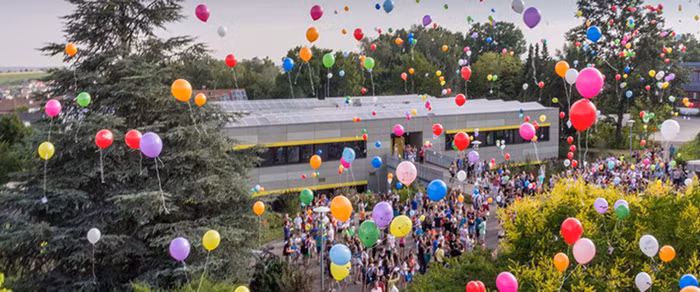 Quang cảnh chung ngày khai giảng tại trường Gymnasium tư thục