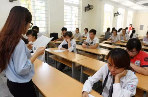 Thi học sinh giỏi trở thành "động lực" để thầy dạy thêm, trò học thêm. (Ảnh minh họa: Báo Giáo dục và Thời đại) Thi học sinh giỏi trở thành "động lực" để thầy dạy thêm, trò học thêm. (Ảnh minh họa: Báo Giáo dục và Thời đại)