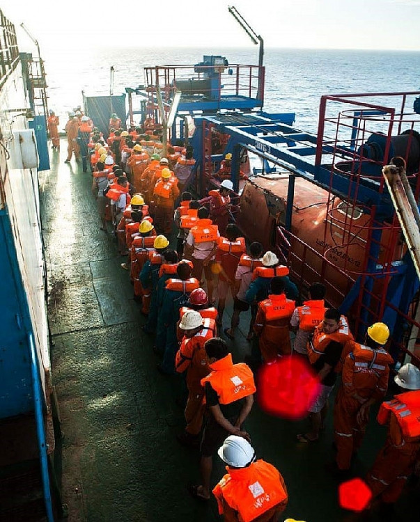 Diễn tập rời giàn