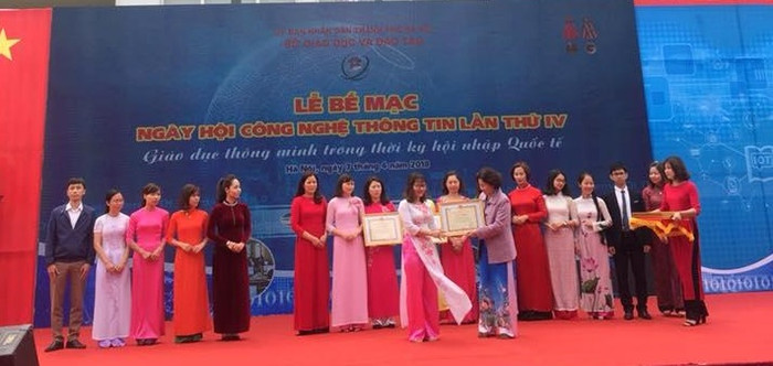 Trong ngày hội Công nghệ thông tin Thành phố Hà Nội lần thứ IV, Thảo đã giành được cho mình 2 giải Nhất: 01 giải Nhất Kỹ năng công nghệ thông tin dành cho giáo viên, 01 giải Nhất về thiết kế bài giảng Elearning. Trong ngày hội Công nghệ thông tin Thành phố Hà Nội lần thứ IV, Thảo đã giành được cho mình 2 giải Nhất: 01 giải Nhất Kỹ năng công nghệ thông tin dành cho giáo viên, 01 giải Nhất về thiết kế bài giảng Elearning.
