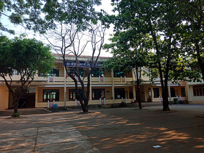 Khung cảnh kỳ thi chọn học sinh giỏi lớp 11 tại Trường Trung học phổ thông Huỳnh Thúc Kháng. Khung cảnh kỳ thi chọn học sinh giỏi lớp 11 tại Trường Trung học phổ thông Huỳnh Thúc Kháng.