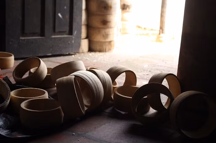 Trống thì có rất nhiều loại to nhỏ khác nhau, loại nhỏ nhất có giá 12.000 đồng/chiếc, loại to nhất có giá 200.000 đồng/chiếc (Ảnh:V.N)