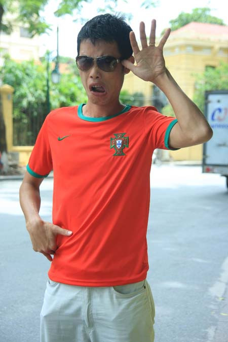 Hiệp gà dùng những lời lẽ hết sức mạt sát phóng viên.