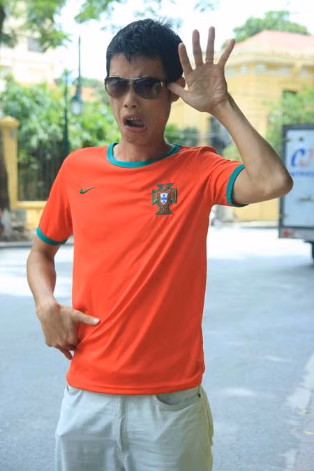 Hiệp gà dùng những lời lẽ hết sức mạt sát phóng viên.