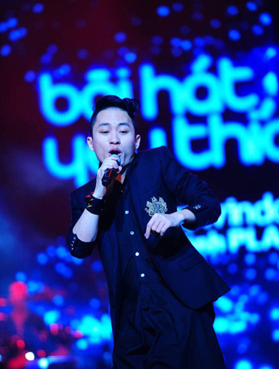 Tùng Dương - chủ nhân giải thưởng Bài hát yêu thích của năm 2012.