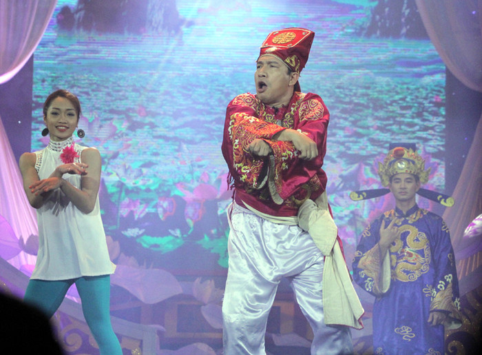 Điệu nhảy 'Hoang mang style' của Táo Kinh Tế Quang Thắng ở Táo Quân 2013. Điệu nhảy 'Hoang mang style' của Táo Kinh Tế Quang Thắng ở Táo Quân 2013.