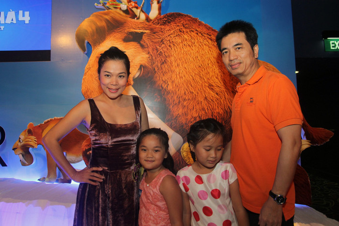 Gia đình ca sỹ Mỹ Lệ. Gia đình ca sỹ Mỹ Lệ.