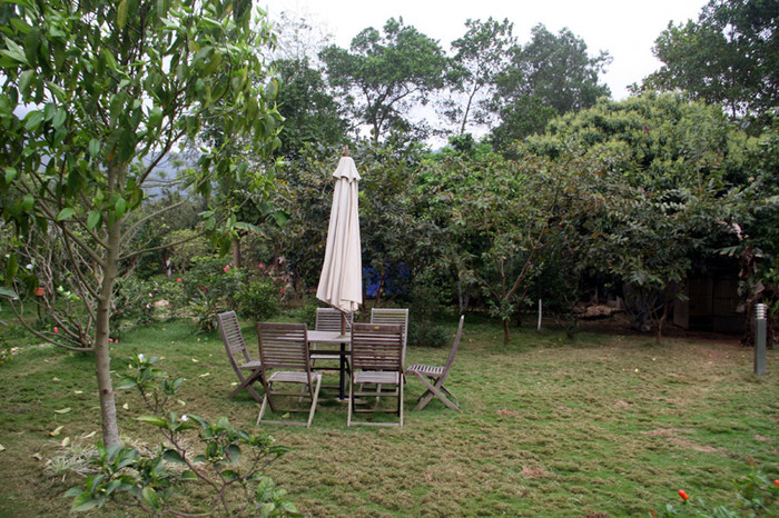 Một bộ bàn ghế được kê ngoài trời để ngồi nghỉ ngơi, thư thái.... Xem tiếp: Buổi họp báo có một không hai tại nhà diva Mỹ Linh // Thành Chương 'đánh liều' kể chuyện '3 chìm 4 nổi' của Mỹ Linh Một bộ bàn ghế được kê ngoài trời để ngồi nghỉ ngơi, thư thái.... Xem tiếp: Buổi họp báo có một không hai tại nhà diva Mỹ Linh // Thành Chương 'đánh liều' kể chuyện '3 chìm 4 nổi' của Mỹ Linh