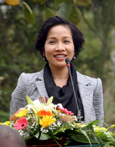 Ca sỹ Mỹ Linh phát biểu tại buổi họp báo chương trình 'Và em sẽ hát' kỷ niệm 20 năm ca hát của mình. Ảnh: Văn Trinh Xem ảnh: Buổi họp báo có một không hai tại nhà Mỹ Linh // Ngỡ ngàng vườn cây, ao cá, chuồng gà của nhà Mỹ Linh