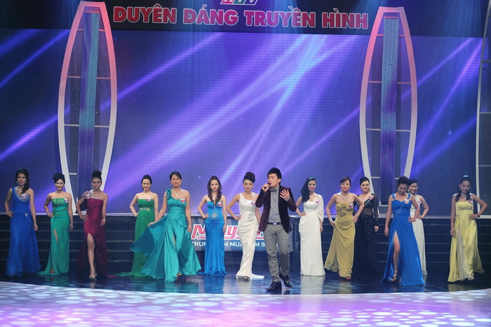 Ca sỹ Lam Trường với ca khúc "Mi ngoan gót ngà". Ca sỹ Lam Trường với ca khúc "Mi ngoan gót ngà".