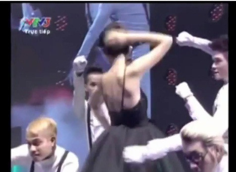 Vũ công của Trà My đêm chung kết được truyền hình trực tiếp. Vũ công của Trà My đêm chung kết được truyền hình trực tiếp.