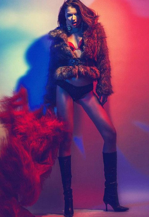 Để có được những hình ảnh được trau chuốt kỹ lưỡng này, Hồng Quế đã làm việc với một ekip chuyên nghiệp. Để có được những hình ảnh được trau chuốt kỹ lưỡng này, Hồng Quế đã làm việc với một ekip chuyên nghiệp.