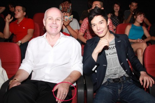 .. và đức lang quân của cô. .. và đức lang quân của cô.