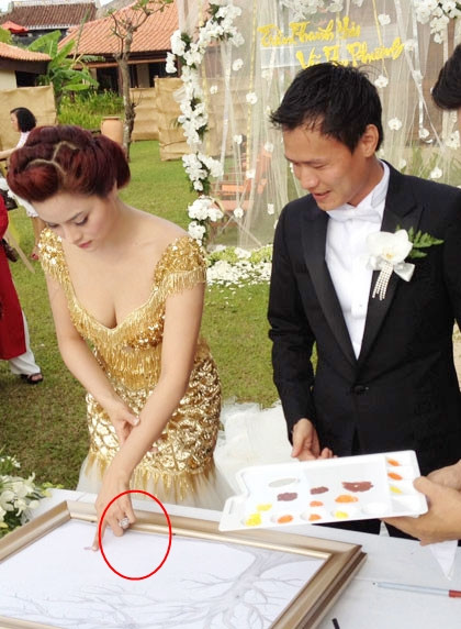 Vũ Thu Phương và chiếc nhẫn kim cương cỡ 'khủng' Vũ Thu Phương và chiếc nhẫn kim cương cỡ 'khủng'