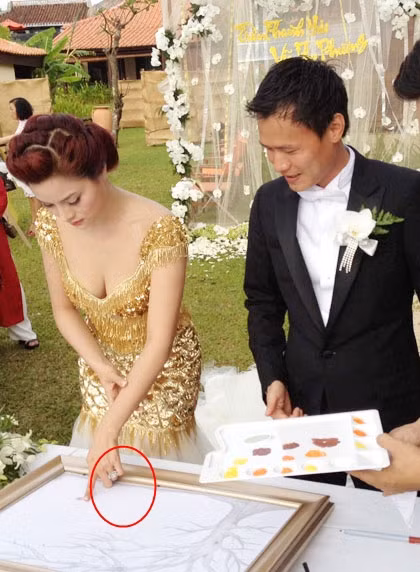 Vũ Thu Phương và chiếc nhẫn kim cương cỡ 'khủng'