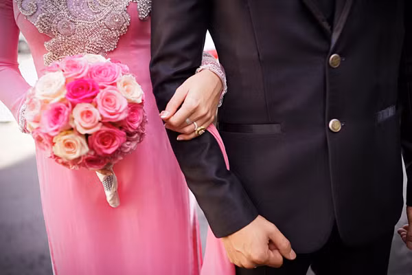 Trong đám cưới đình đám vừa diễn ra, người ta vẫn thấy chiếc nhẫn tiền tỷ này trên ngón tay áp út của người đẹp