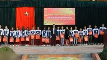 "Quà từ thiện trao không đúng cách chỉ khổ học sinh và giáo viên” ảnh 3