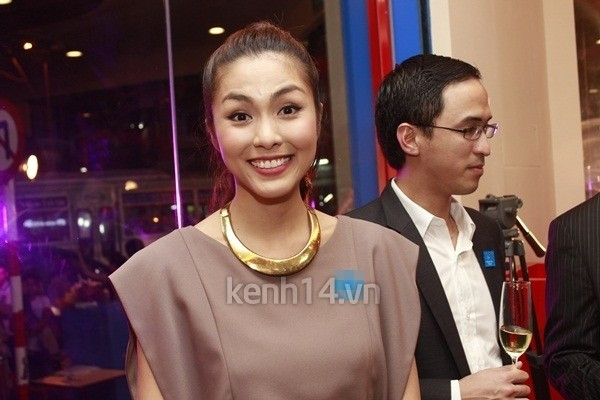 Trang sức mà Tăng Thanh Hà đeo cũng luôn được quan tâm Trang sức mà Tăng Thanh Hà đeo cũng luôn được quan tâm