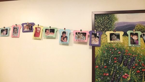 Trên bức tường của phòng tiệc, nam diễn viên còn trang trí những bức ảnh đáng yêu của cô công chúa.