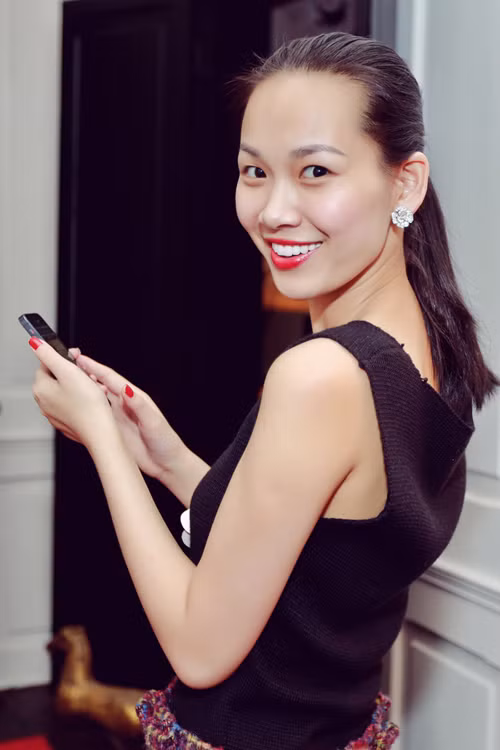 Tống Diệu Hằng nổi bật ở đêm tiệc.