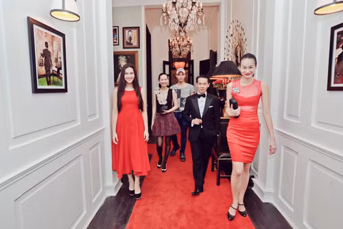 Đêm The Muse Dinner đầu tiên diễn ra trong không khí vui vẻ của các nhà thiết kế, người mẫu, những stylist và cả những chuyên gia cảm nhận nghệ thuật thời trang.