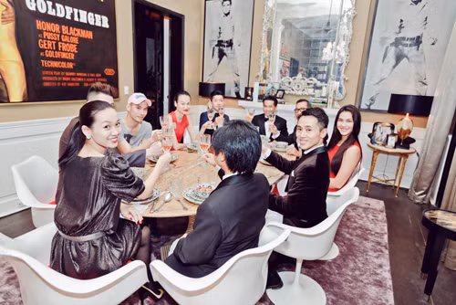 The Muse Dinner là một diễn dàn trao đổi về các hoạt động trong nhiều lĩnh vực nghệ thuật khác nhau như âm nhạc, thời trang,nhiếp ảnh, thơ văn, hội hoạ, phim ảnh... của chính những người nổi tiếng trong lĩnh vực đó.