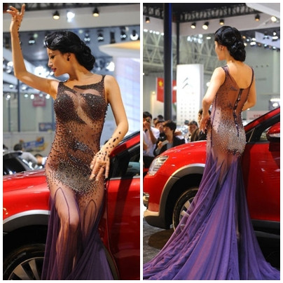 Người đẹp Hoa ngữ Ngô Vũ Thiền cũng khiến khán giả 'nóng mắt' với những khoảng xuyên thấu trên váy áo. Người đẹp Hoa ngữ Ngô Vũ Thiền cũng khiến khán giả 'nóng mắt' với những khoảng xuyên thấu trên váy áo.