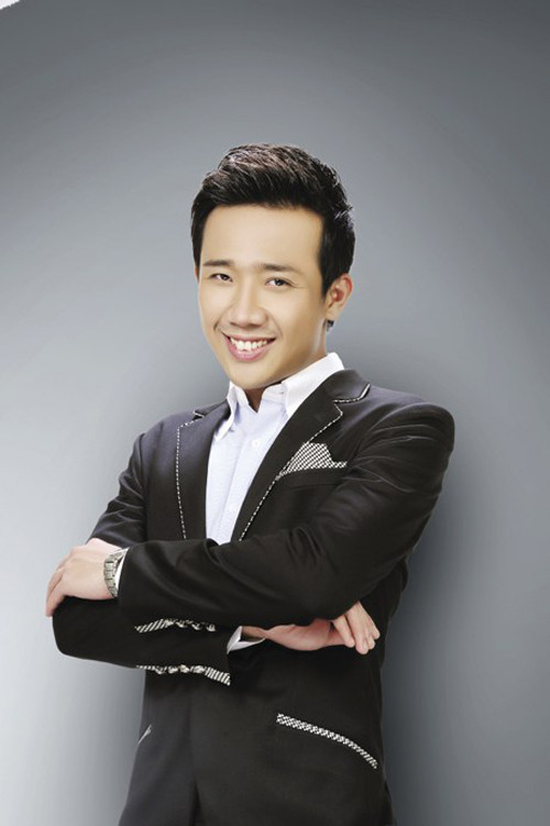 Trong khi anh bạn Quách Ngọc Ngoan đã yên bề gia thất với vợ đẹp, con xinh, Trấn Thành vẫn đi về một mình. "Hôn nhân là sự ràng buộc giữa hai con người, phải đồng nhất về tư tưởng và cách cư xử mới ở với nhau được. Tôi thích bạn gái biết lắng nghe theo cả nghĩa đen lẫn nghĩa bóng, nghĩa là khi người ta đã "lắng" "nghe" mới hiểu", anh chia sẻ. Trong khi anh bạn Quách Ngọc Ngoan đã yên bề gia thất với vợ đẹp, con xinh, Trấn Thành vẫn đi về một mình. "Hôn nhân là sự ràng buộc giữa hai con người, phải đồng nhất về tư tưởng và cách cư xử mới ở với nhau được. Tôi thích bạn gái biết lắng nghe theo cả nghĩa đen lẫn nghĩa bóng, nghĩa là khi người ta đã "lắng" "nghe" mới hiểu", anh chia sẻ.